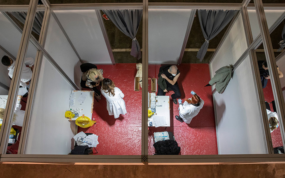 ανοιχτό-στο-ρωσικό-και-κινεζικό-εμβόλ-561248848