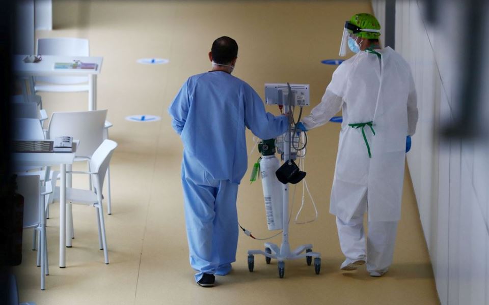 στα-1-121-τα-κρούσματα-ξεπέρασαν-τους-300-οι-δ-561266443