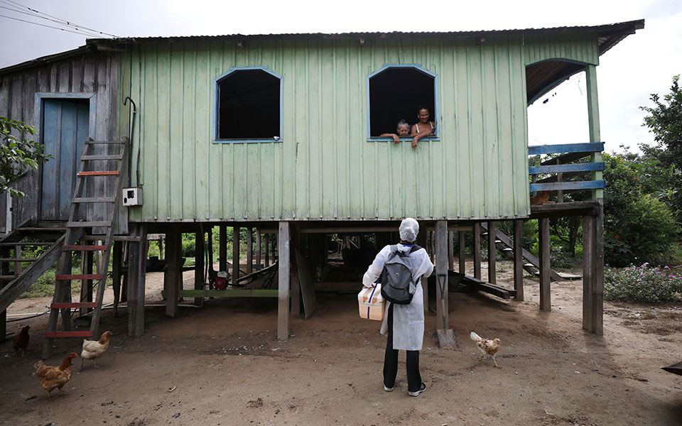 «Χάσαμε τόσο πολλούς»: Οι κάτοικοι του Αμαζονίου εμβολιάζονται-7