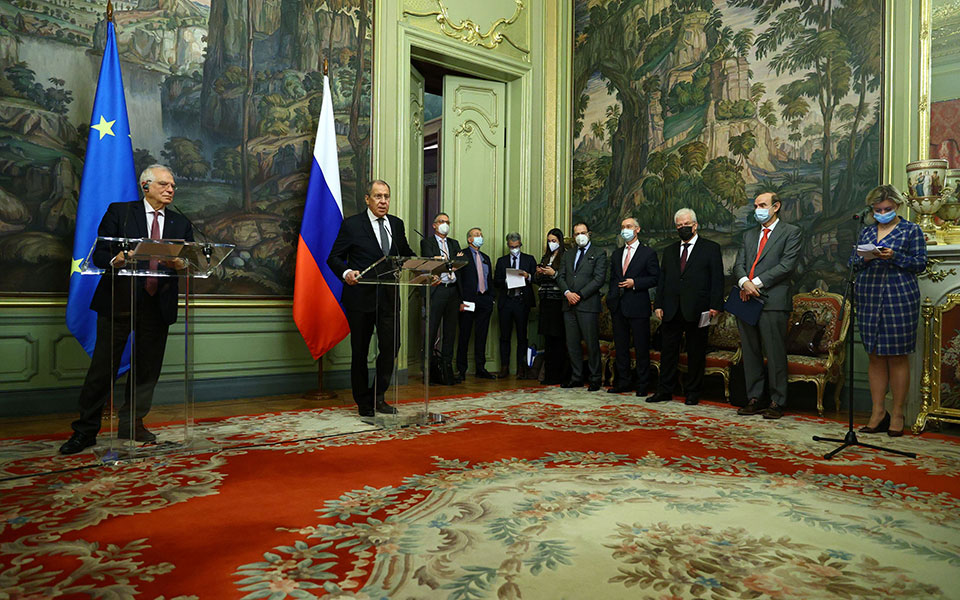 αναταράξεις-στις-σχέσεις-ε-ε-μόσχας-561254311