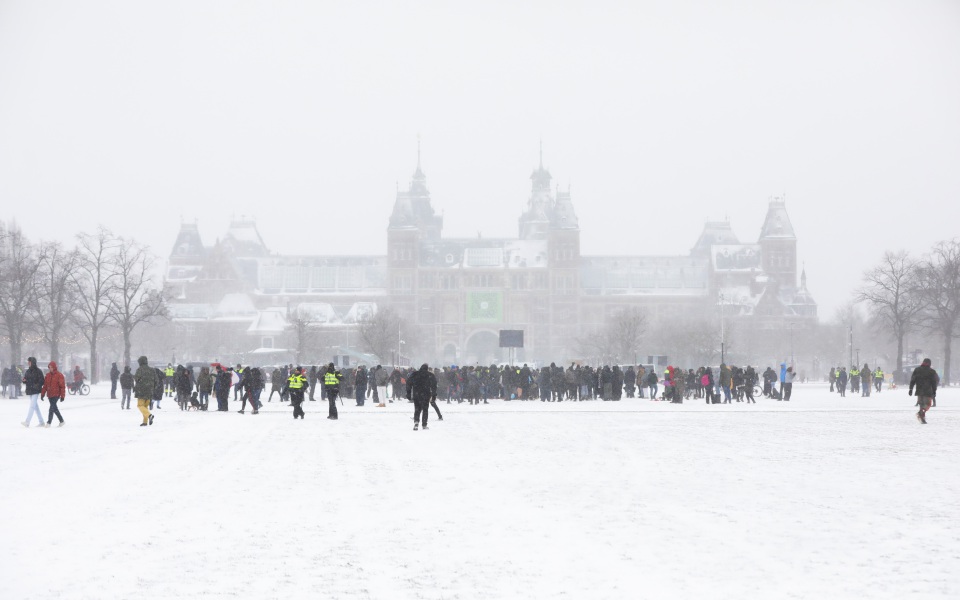 ισχυρή-χιονοθύελλα-σαρώνει-την-ολλαν-561256102