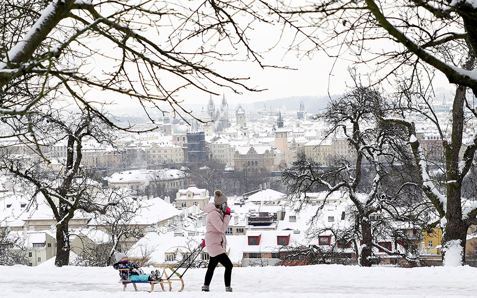 Ψυχρή εισβολή έντυσε στα λευκά την Ευρώπη (εικόνες)-1