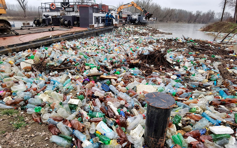 ποτάμια-εισαγόμενου-πλαστικού-από-τι-561256753