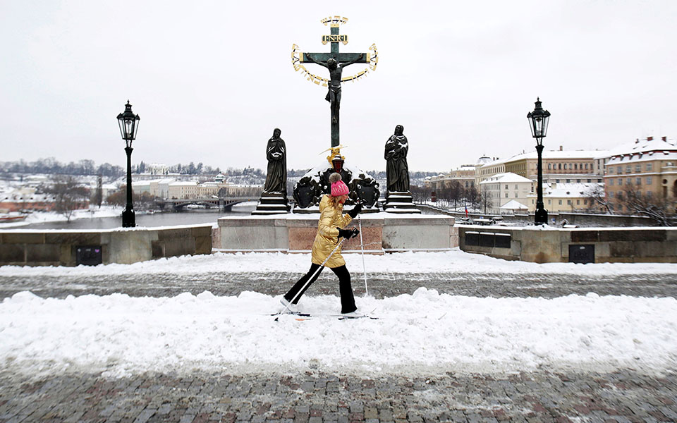 Ψυχρή εισβολή έντυσε στα λευκά την Ευρώπη (εικόνες)-8