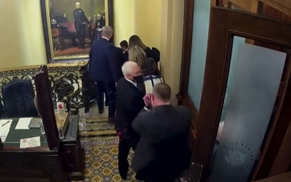 βίντεο-h-στιγμή-της-φυγάδευσης-πενς-και-561260020