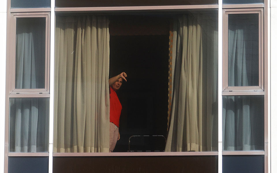 Βρετανία: Τα δωμάτια στα ξενοδοχεία καραντίνας «είναι σαν φυλακή» (εικόνες)-13