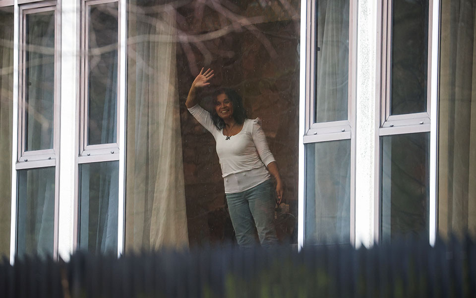 Βρετανία: Τα δωμάτια στα ξενοδοχεία καραντίνας «είναι σαν φυλακή» (εικόνες)-14