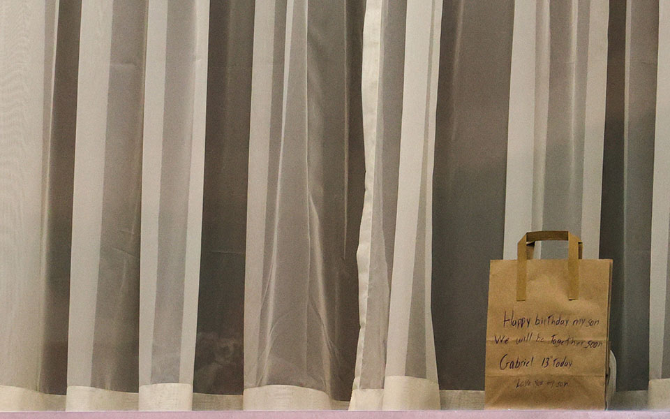 Βρετανία: Τα δωμάτια στα ξενοδοχεία καραντίνας «είναι σαν φυλακή» (εικόνες)-9