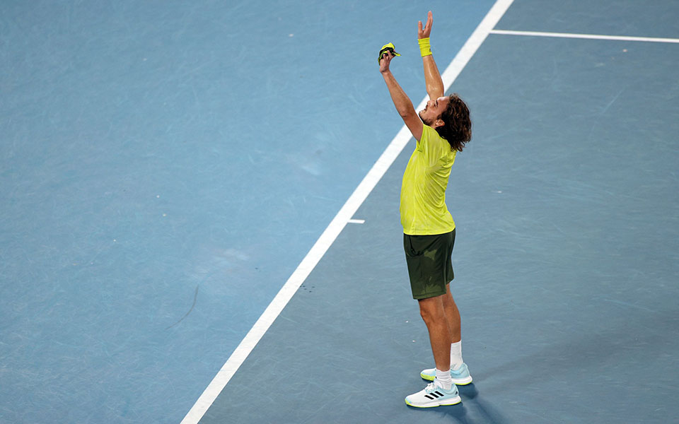 επική-πρόκριση-του-τσιτσιπά-στους-4-τ-561267625