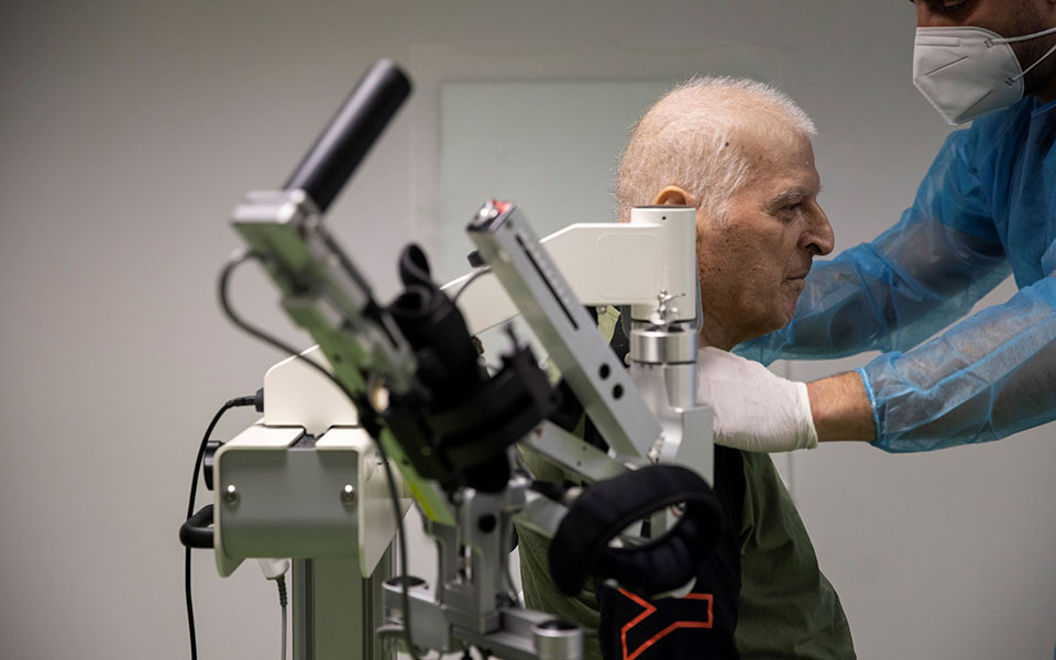 50 ημέρες σκοτάδι: Ο μακρύς δρόμος ανάρρωσης από βαριά Covid-10