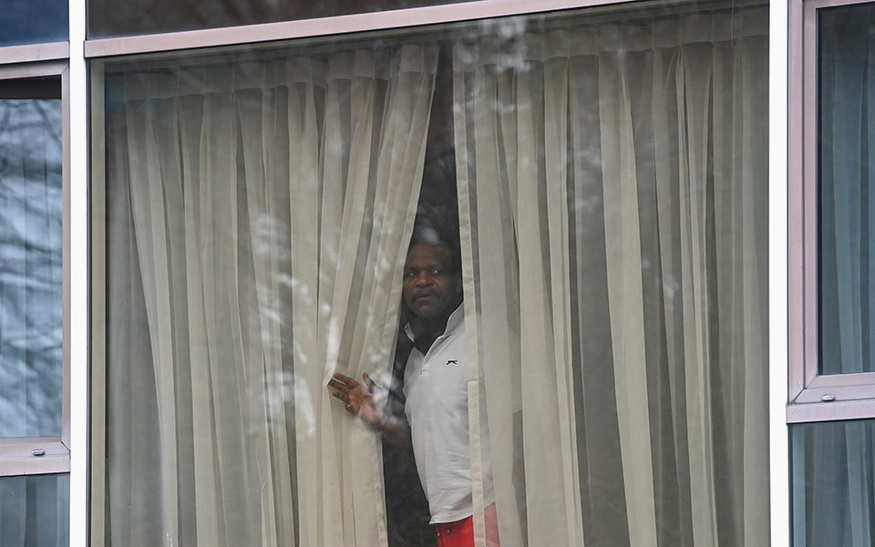 Βρετανία: Τα δωμάτια στα ξενοδοχεία καραντίνας «είναι σαν φυλακή» (εικόνες)-6