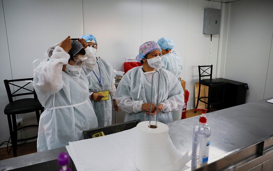 ηλ-μόσιαλος-τα-εμβόλια-μειώνουν-αλλά-δ-561269194