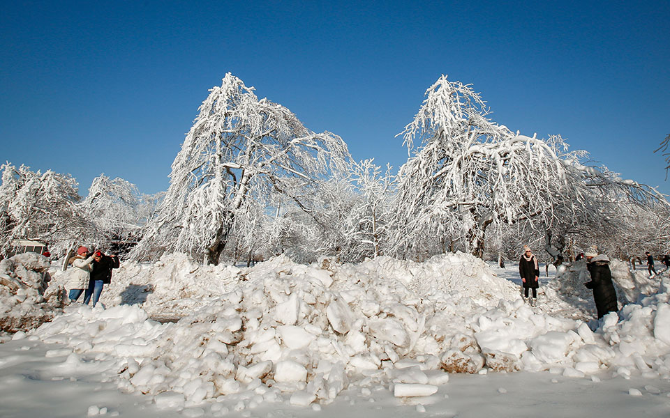 Τα «παιχνίδια» της ίριδας στον παγωμένο Νιαγάρα-13