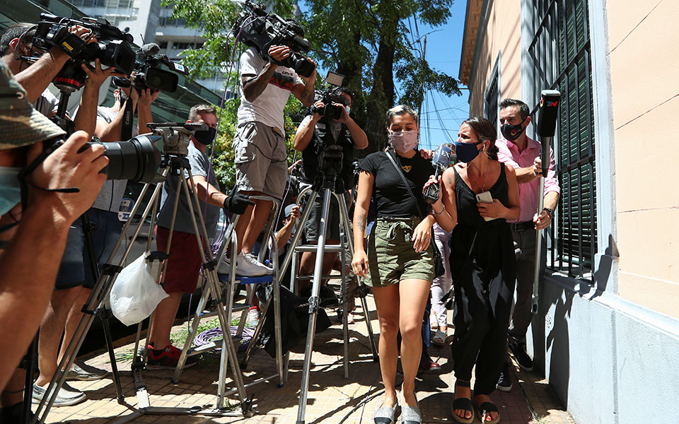 στον-εισαγγελέα-οι-δύο-κόρες-του-μαραν-561278662