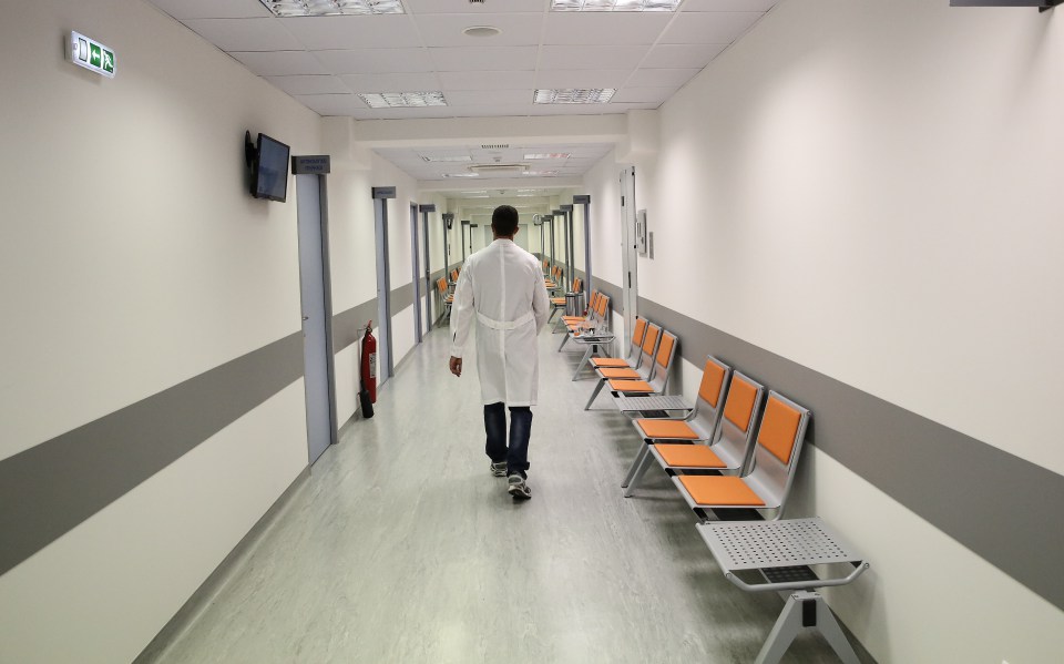 αντικατάσταση-υπευθύνου-στο-κέντρο-υ-561249748