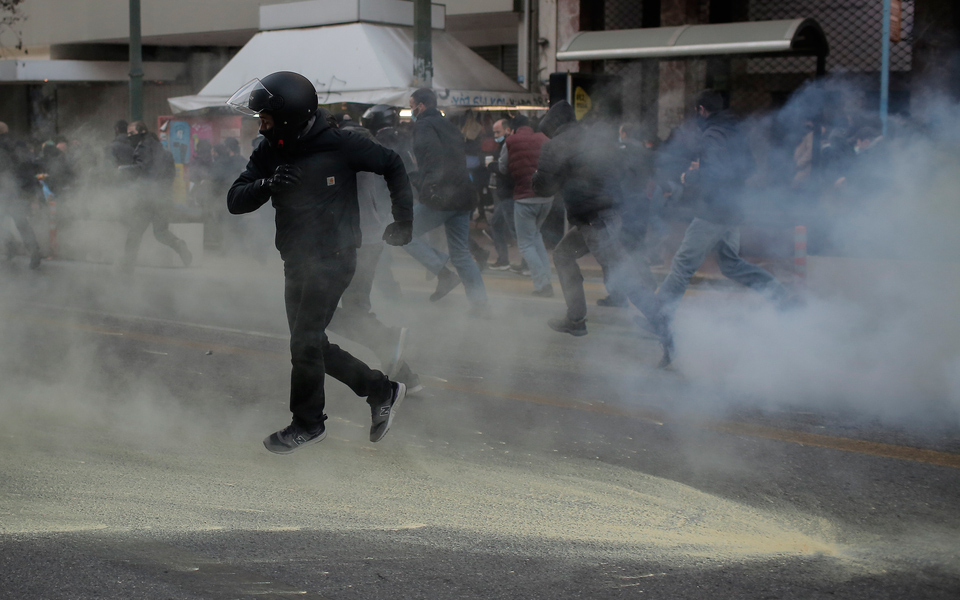 μπαράζ-επιθέσεων-από-αναρχικούς-υπέρ-561277042