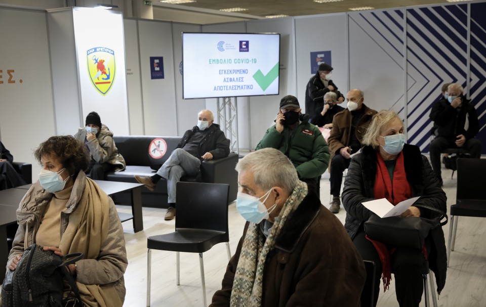 Άνοιξαν τις πύλες τους τα mega εμβολιαστικά κέντρα –  Πρεμιέρα για το εμβόλιο της AstraZeneca-3