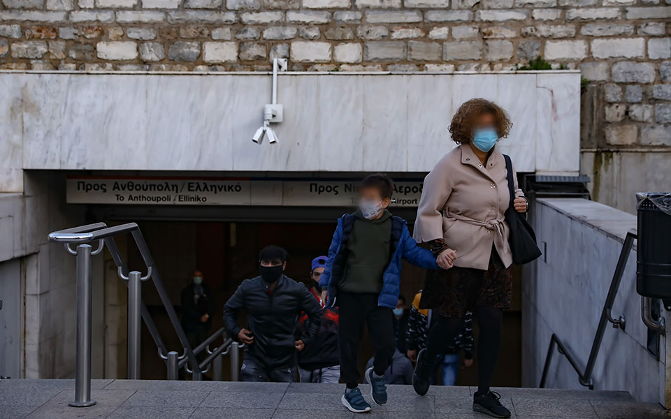 σταθμός-μετρό-στην-πλατεία-εξαρχείων-561269080