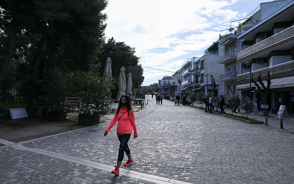 άδειασε-το-κέντρο-γέμισαν-οι-παραλίες-561255448