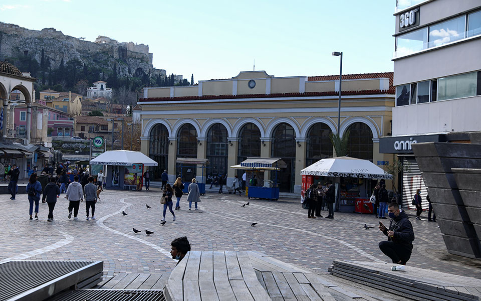 Άδειασε το κέντρο, γέμισαν οι παραλίες-2