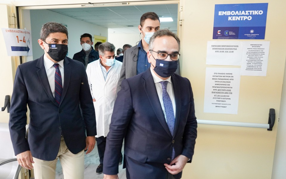 β-κοντοζαμάνης-έτοιμοι-ενόψει-ενός-τρ-561256633