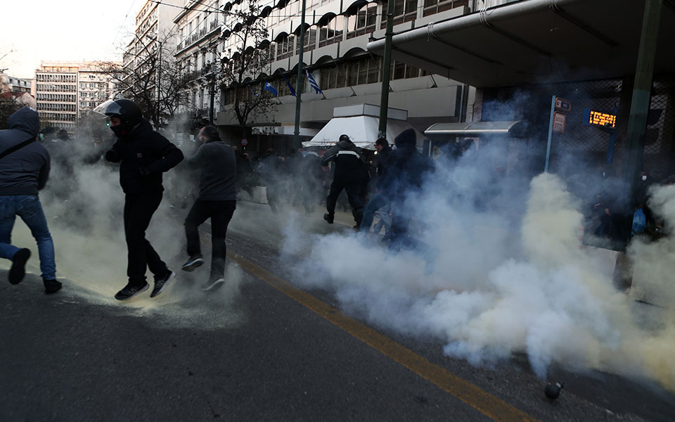 επεισόδια-σε-συγκέντρωση-για-τον-κουφ-561275569