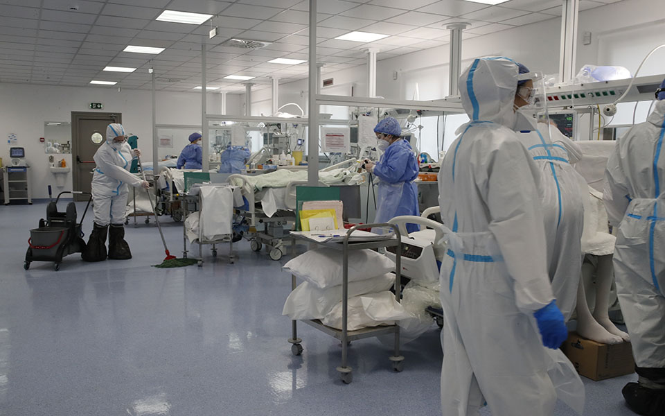 «Δεν σε είδα, δεν σε ξέρω»: Οι αφανείς ήρωες των ΜΕΘ-15