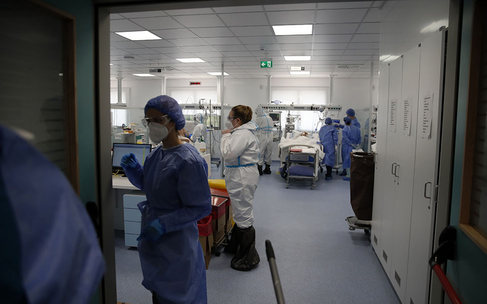 «Δεν σε είδα, δεν σε ξέρω»: Οι αφανείς ήρωες των ΜΕΘ-11