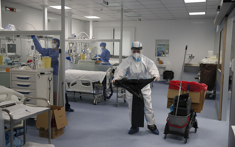 «Δεν σε είδα, δεν σε ξέρω»: Οι αφανείς ήρωες των ΜΕΘ-14