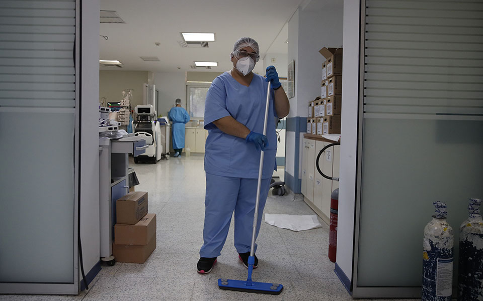 «Δεν σε είδα, δεν σε ξέρω»: Οι αφανείς ήρωες των ΜΕΘ-13