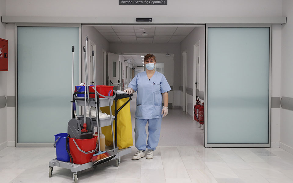 «Δεν σε είδα, δεν σε ξέρω»: Οι αφανείς ήρωες των ΜΕΘ-9