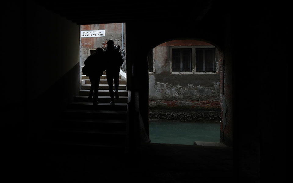 Βενετία: Όλοι φορούν μάσκες, αλλά όχι για το καρναβάλι-13