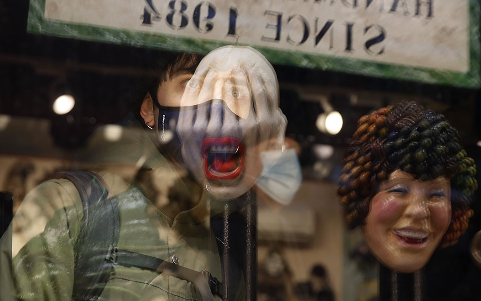 Βενετία: Όλοι φορούν μάσκες, αλλά όχι για το καρναβάλι-6