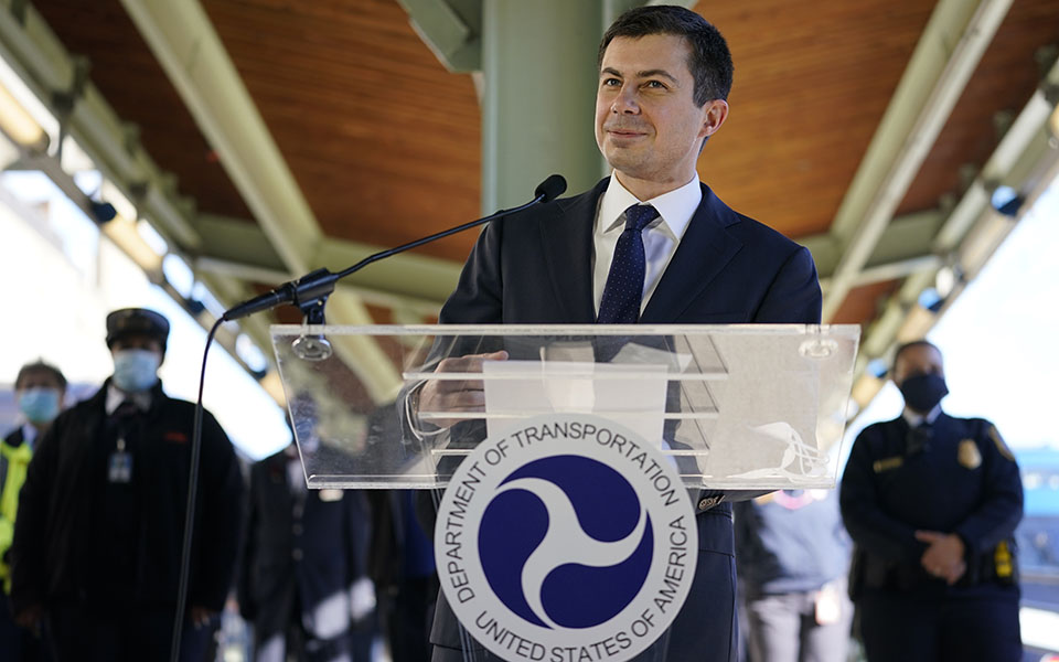 σε-προληπτική-καραντίνα-ο-αμερικανός-561257296