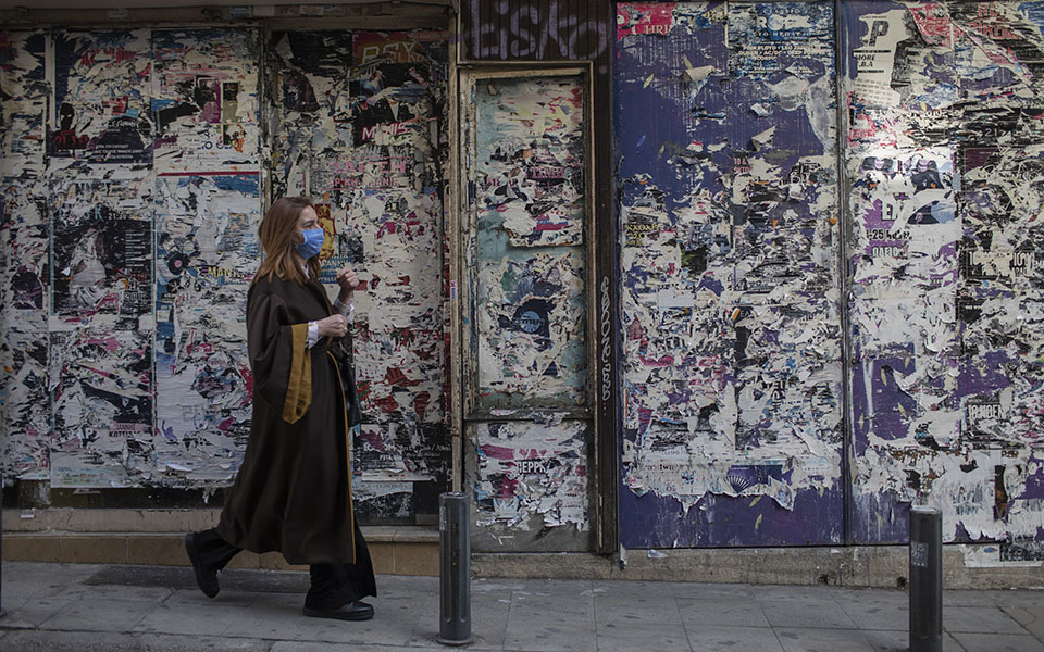 σκληρό-lockdown-με-τηλεκπαίδευση-και-κλειστό-561258421