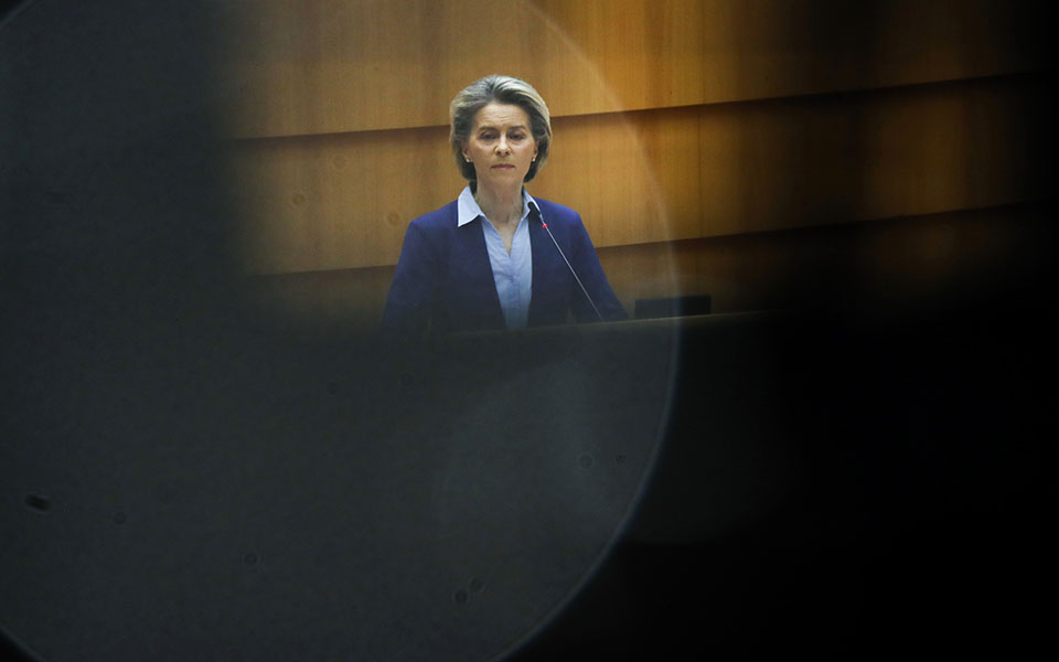 παραδοχή-κομισιόν-αργήσαμε-με-τις-εγκ-561258991