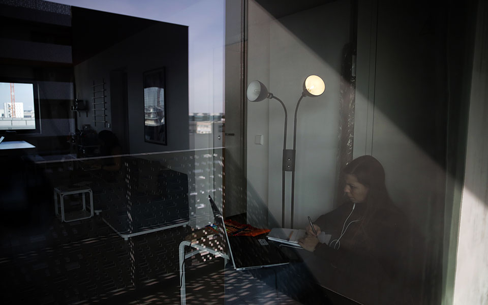 η-τηλεργασία-δεν-είναι-η-νέα-κανονικότ-561277669