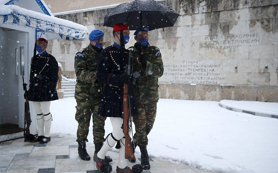 Οι Αθηναίοι ξύπνησαν σε «αλπικό» τοπίο-10
