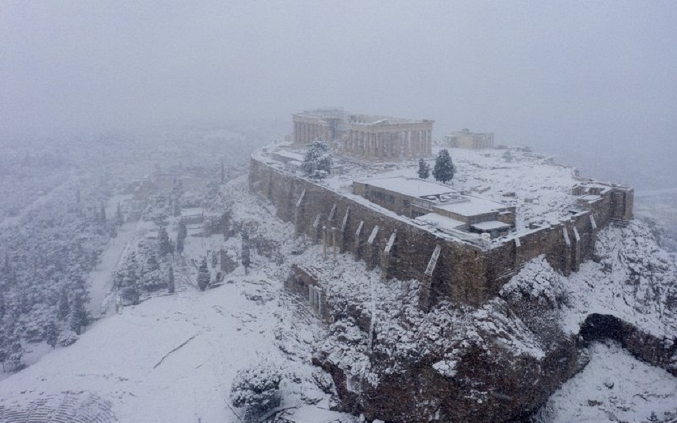 θέμα-στα-διεθνή-μμε-η-χιονισμένη-αθήνα-561266221