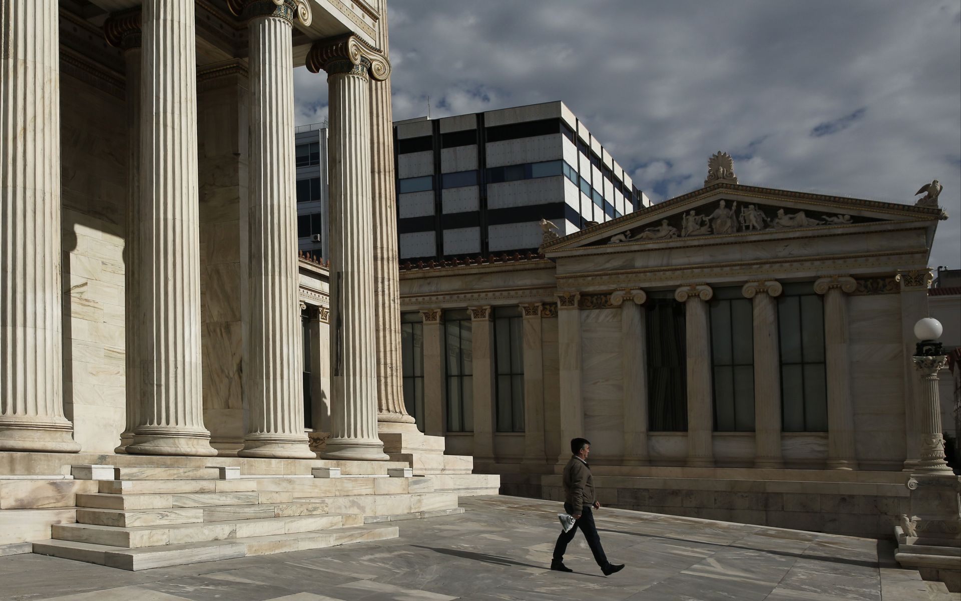 μονόδρομος-η-οικονομική-στήριξη-των-φ-561263548