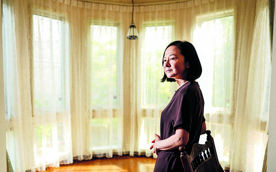 τρομακτικό-παρελθόν-ή-αφόρητα-κοντιν-561270562