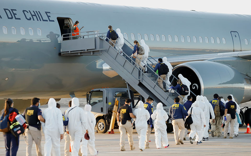 χιλή-απελάθηκαν-πάνω-από-130-μετανάστες-561259993
