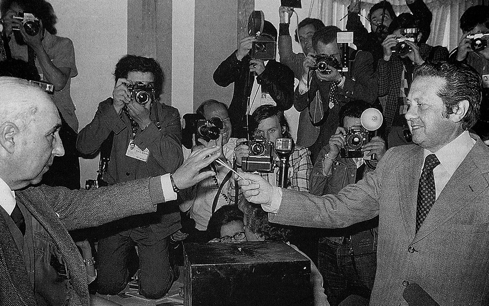 στρατιωτικό-κίνημα-στην-πορτογαλία-561263461