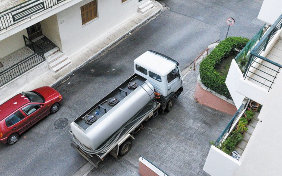 η-απεργία-των-τελωνειακών-απειλεί-τ-561266425