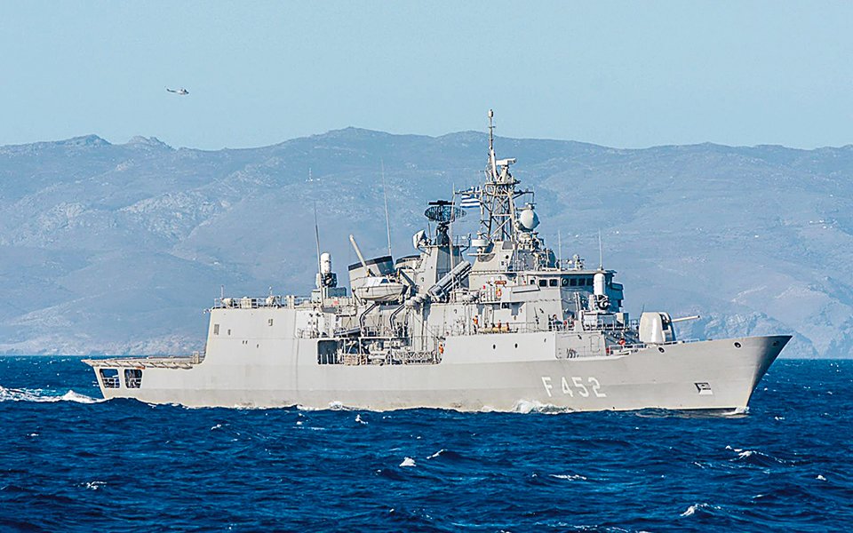 προς-τα-ηνωμένα-αραβικά-εμιράτα-πλέει-561256144