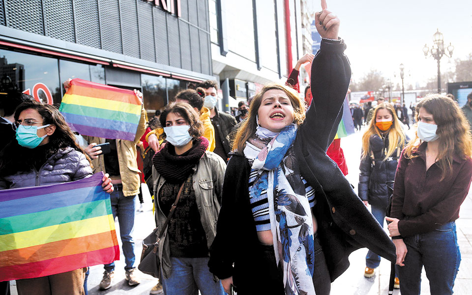 ερντογάν-κατά-ομοφυλοφίλων-561250612