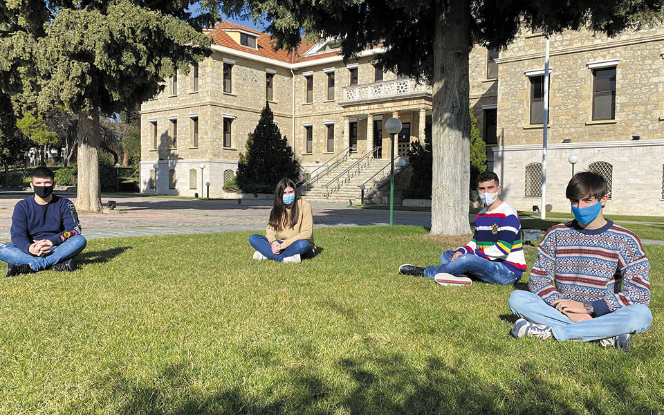 ένα-έξυπνο-ρολόι-για-να-μη-χάνουμε-λέ-561251128