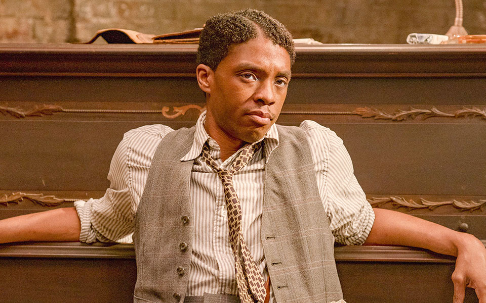 αρωμα-γυναίκας-και-netflix-στις-σφαίρες-561252418