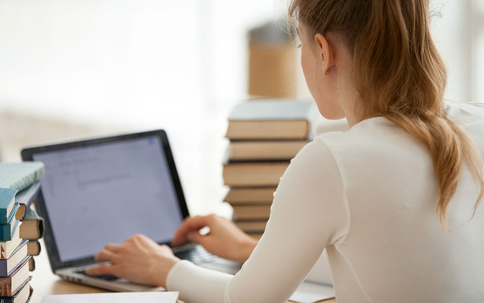 μαύρη-εργασία-στα-αει-561252241