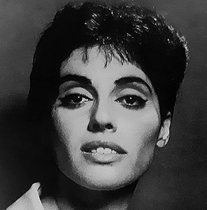 Μια γυναίκα με πολλά ταλέντα και πολλά τραύματα-1